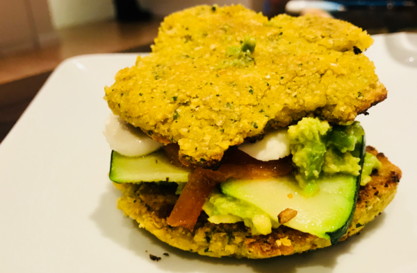 featured image Falafel Burger mit Zucchini und Tomate